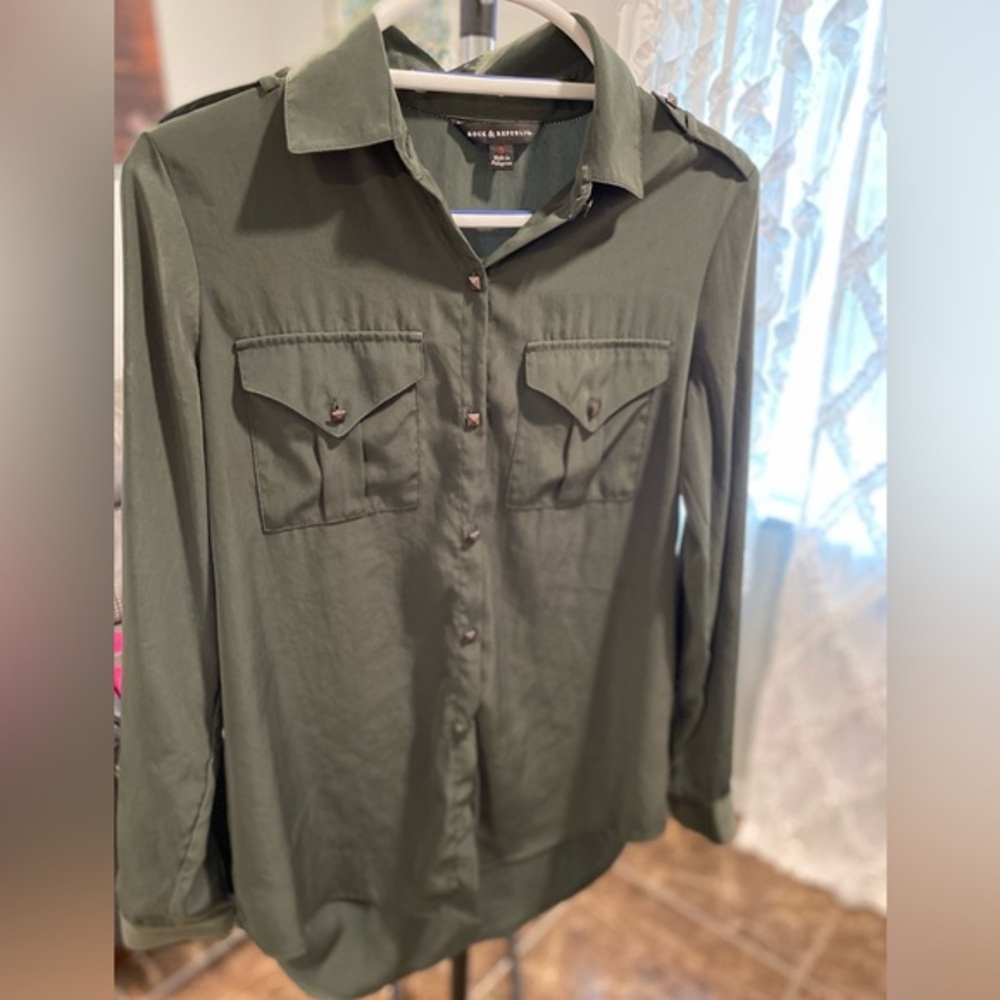 Green Rock And Republic Button Up Olive Green Shirt Small